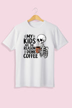 Tricou unisex (alb/negru), My kids are the reason I drink coffee